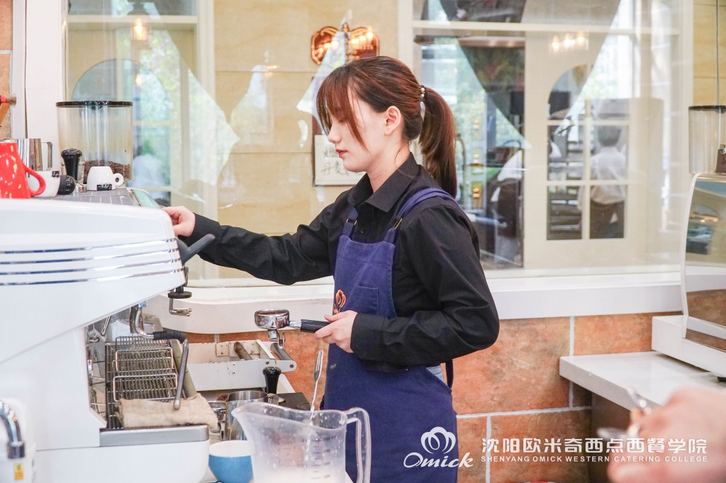 见证成长历程，沈阳欧米奇记录咖啡酒学子蜕变