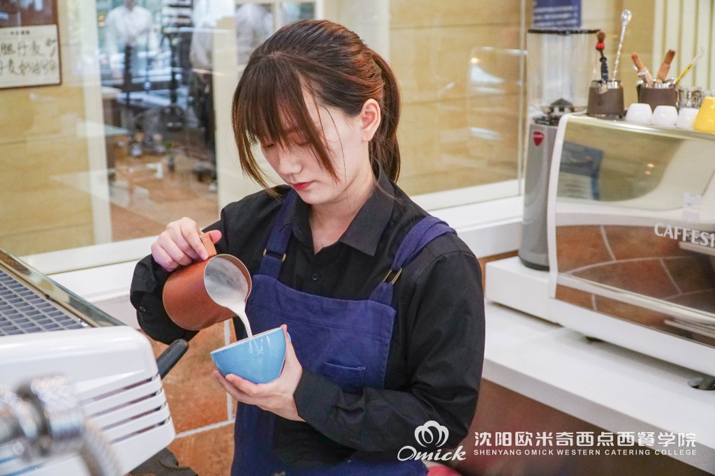 专业师资团队，沈阳欧米奇夯实咖啡酒教学基础