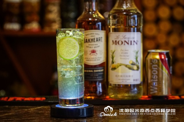 调酒培训班实操技能训练 —— 沈阳欧米奇的特色教学