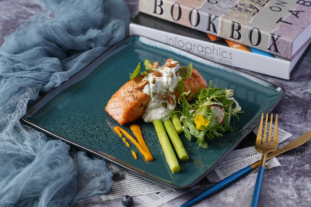 欧式风情校园+多维生活空间：在沈阳欧米奇体验沉浸式西餐