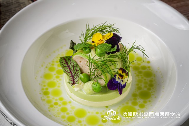 标准化考核+作品展台：沈阳欧米奇严控教学质量关