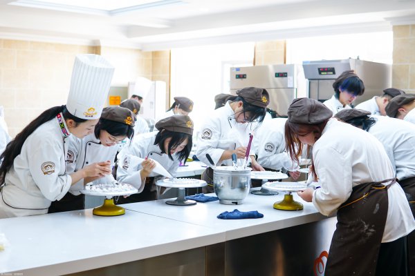 沈阳怎样的西点学校是好学校