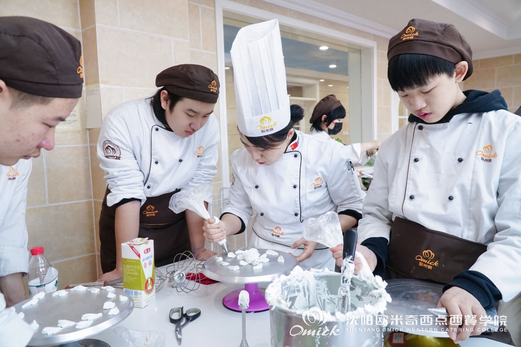 男生学西点师要学多久