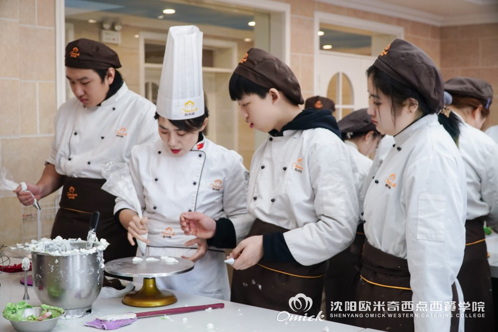 初中生学西点可以读技校吗