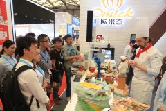 搞事情，烘焙展上豪掷百万聘老师