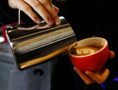 <b>牛奶咖啡咖啡师“打泡”完美指南</b>