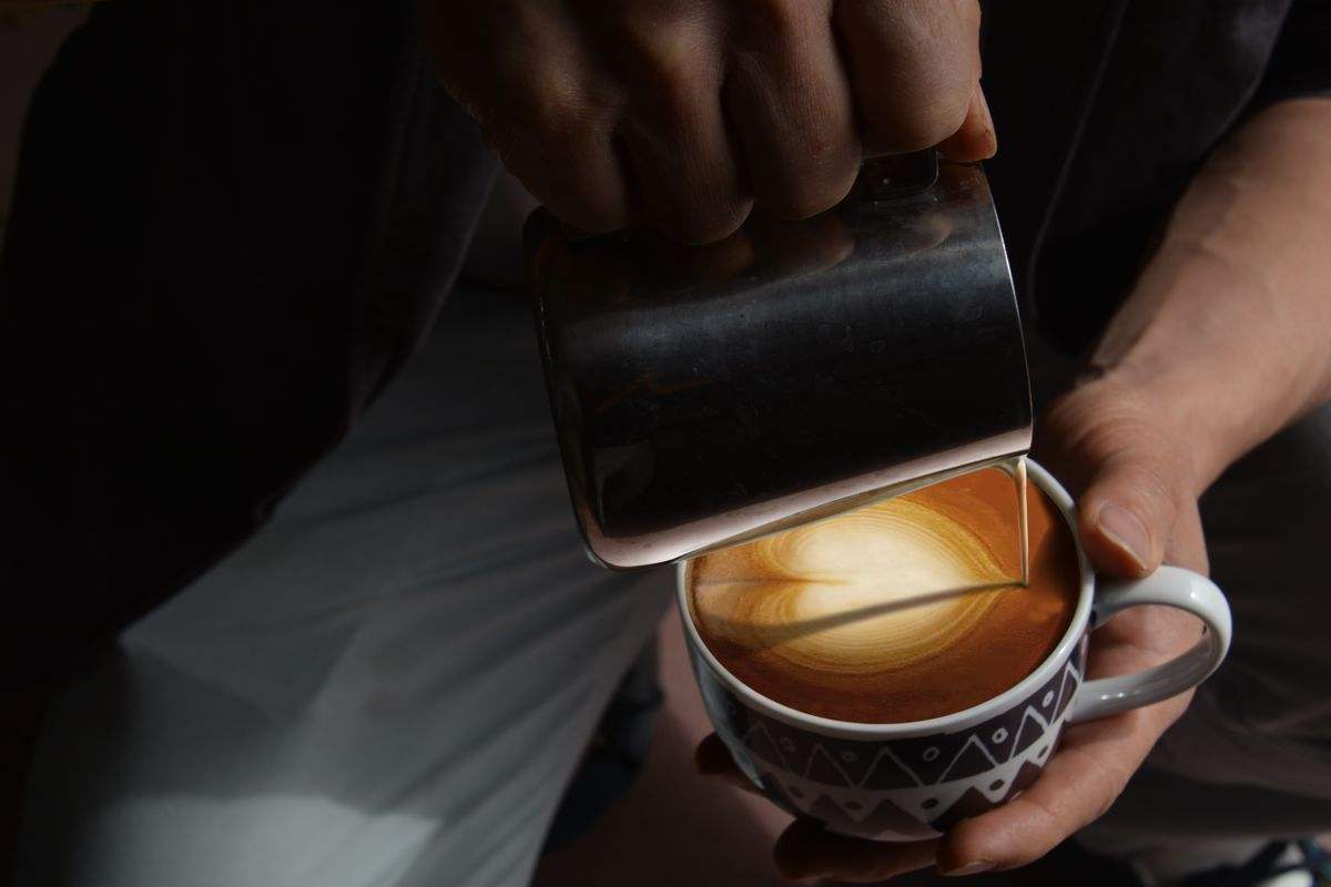 牛奶咖啡咖啡师“打泡”完美指南