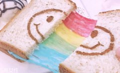 <b>面包制作风靡ins的泰国彩虹芝士面包</b>