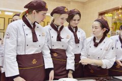 <b>学西点烘焙一个月能挣多少钱？_辽宁西点培训学校</b>