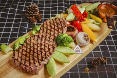 <b>如何煎一块可媲美五星酒店餐厅出品的牛排_西餐大厨培训</b>