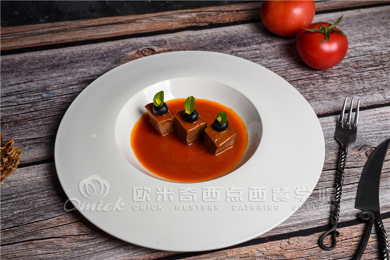 西餐里的这些小绿色,其实隐藏着主厨的大心机_学西餐料理去什么学校