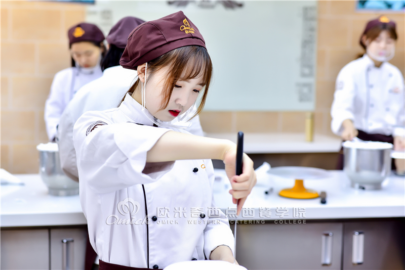 欧米奇新生故事丨发光少女的梦想养成记