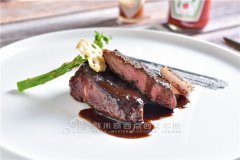 <b>西餐礼仪 | 牛排要怎么吃才恰当？_中学生学西餐去哪里</b>