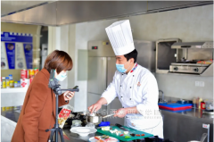 <b>停课不停学|大师摇身变主播,在线观看好处多!</b>